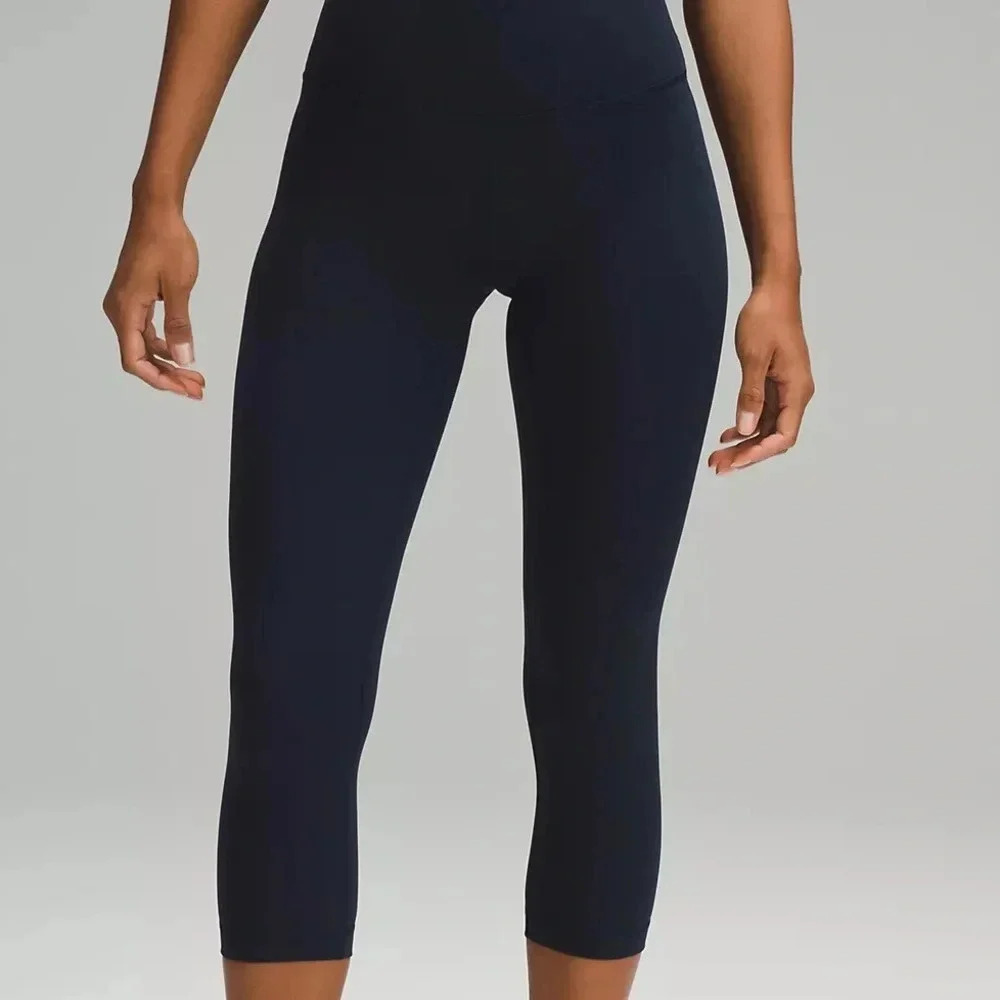Lululemon Navy Blue Wunder Under Crop Leggings Size 8